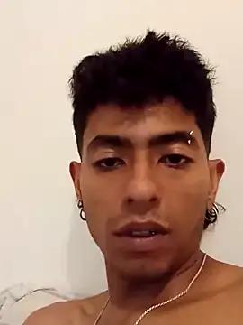 SkinniYamo 网络视讯表演