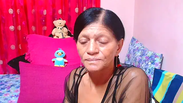 Chat +18 de SLUTTYROXY ao vivo