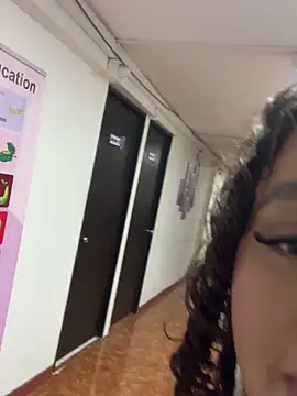 Isa__Blanc Show in webcam