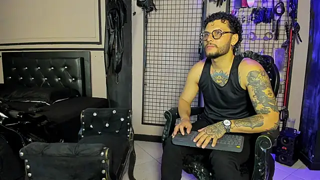 Twisted_Fantasy Live XXX-chat