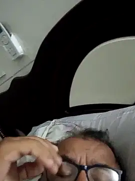 Misterymem63: διαδικτυακό σόου στην κάμερα