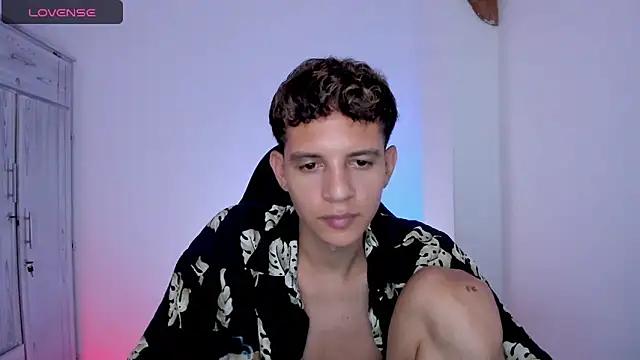 Chat +18 de tylernova ao vivo