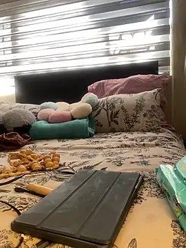 YellowHoneyDip – Live XXX-chat