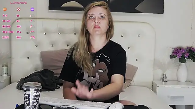 MellanieBliss Adlı Modelin Canlı XXX Sohbeti