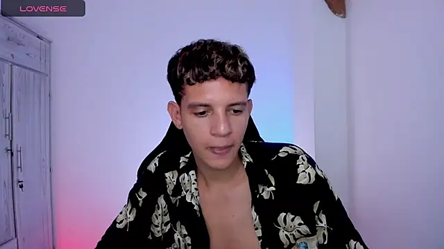 tylernovaのライブXXXチャット