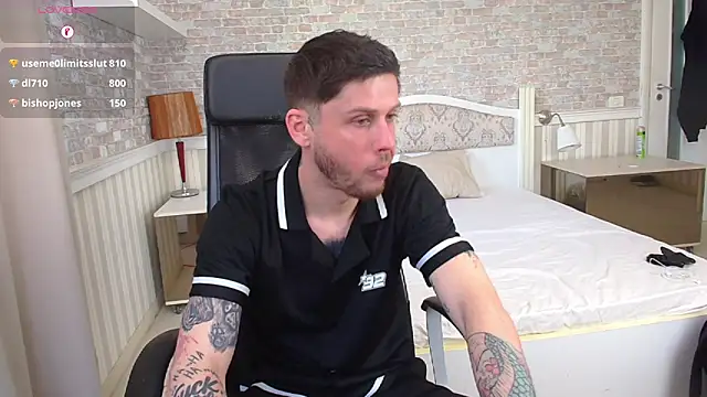 Онлайн чат XXX JonahShaw