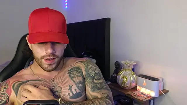 Ades_Lowe Chat XXX live