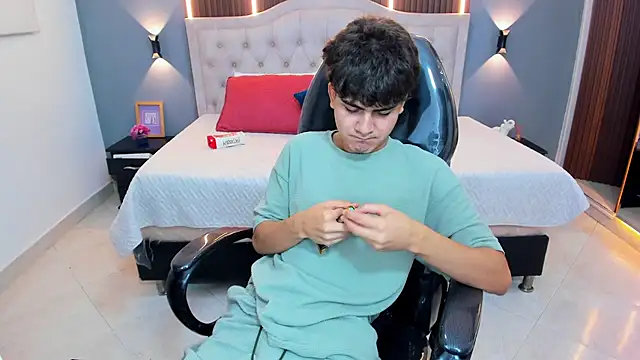 Chat XXX en directo de Tommy18__