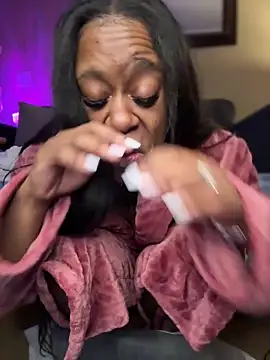 TikaMoon: вебкам-шоу