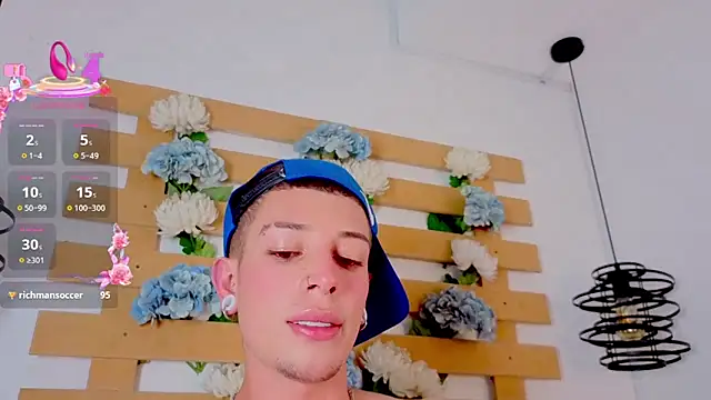 Luca_Prince_: διαδικτυακό σόου στην κάμερα