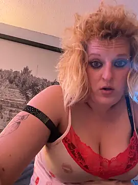 Chatroom XXX en direct de KITTYBOOBOOFUXX