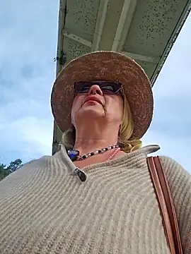 Chatroom XXX en direct de Hot-Muci