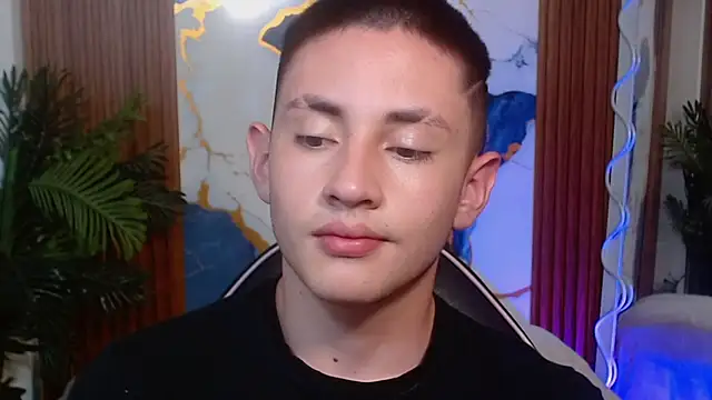 Andres_Tay: διαδικτυακό σόου στην κάμερα