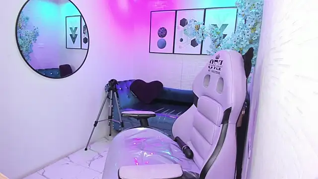 Chat +18 de Tiara_rr ao vivo