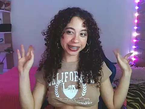 Medussa3033 Adlı Modelin Canlı XXX Sohbeti