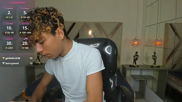 Anyelo_Twink élő XXX-chatje