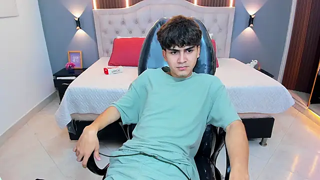 Chat XXX ao vivo de Tommy18__