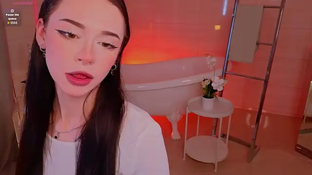 Онлайн чат XXX Adetta