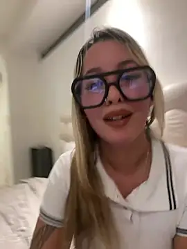 Mialunaxx 现场XXX聊天