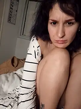 kendrafarq Show in webcam