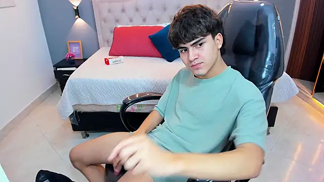 Tommy18__ Adlı Modelin Canlı XXX Sohbeti