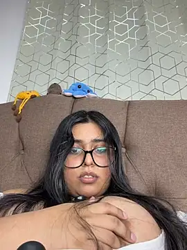 Chat XXX en directo de virginbrunette99