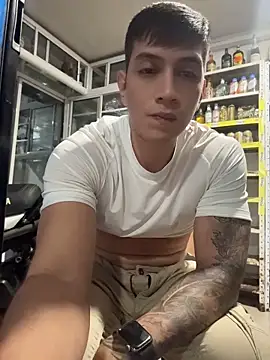 OliverWest04 Adlı Modelin Web Kamerası Şovu