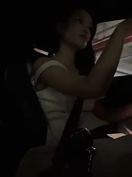 sharony_x Adlı Modelin Canlı XXX Sohbeti