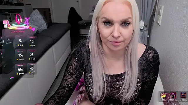 Show modela MIA-XXX na web-kameri