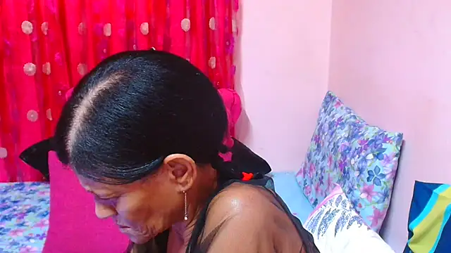 دردشة SLUTTYROXY الجنسية المباشرة