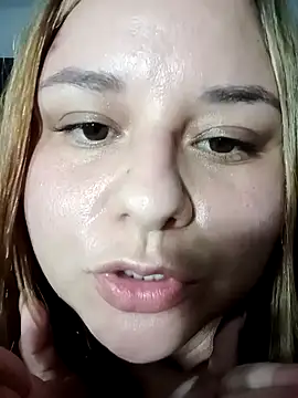 Pokazy przed kamerką – jennyyhottt