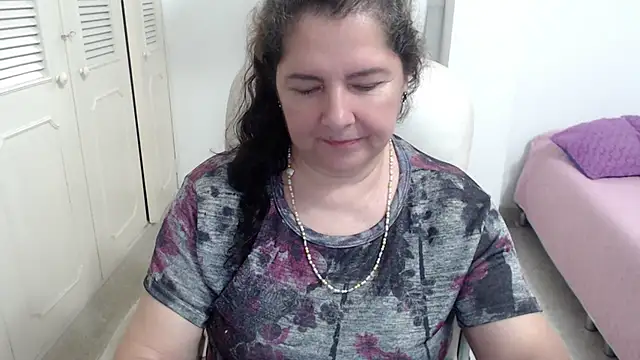 leonela_69's Live XXX Chat