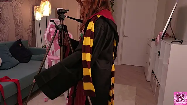 eva_aria Show in webcam