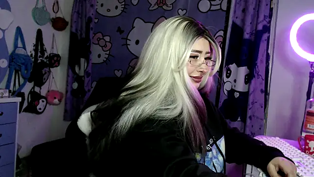 lussyevans24 Adlı Modelin Canlı XXX Sohbeti