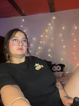 SarahCastro1_ Adlı Modelin Canlı XXX Sohbeti