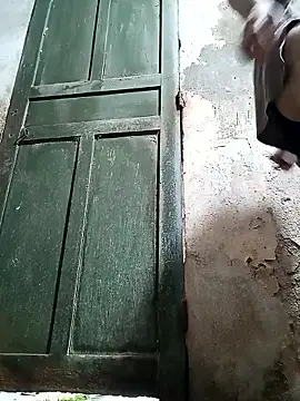 July-Asian: διαδικτυακό σόου στην κάμερα