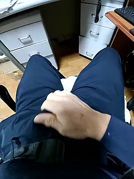 zxc9090zxc Show in webcam