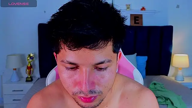 Онлайн чат XXX Issac_james_