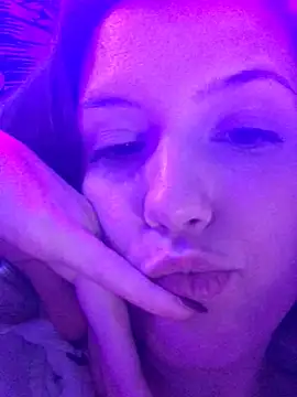 Thedeepwebcutie élő XXX-chatje