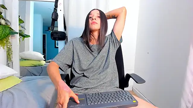 ViictoriiaSaenz 现场XXX聊天