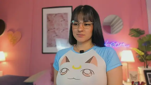 SoySaraa élő XXX-chatje