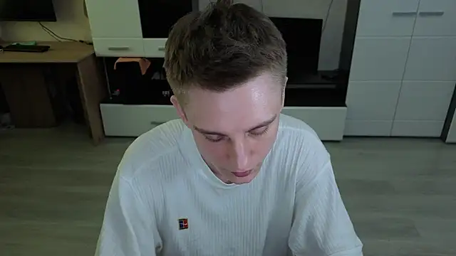 angryzan élő XXX-chatje