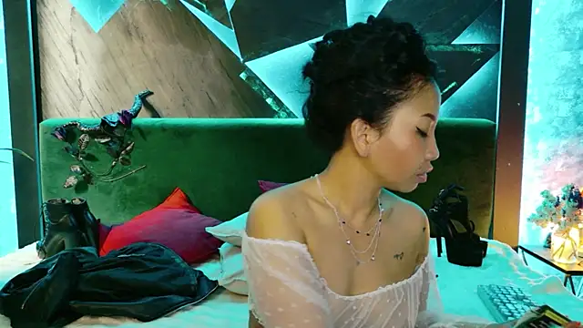 ElyaQuinn live XXX chat