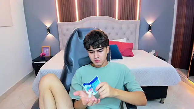 Tommy18__ Live XXX-Chat