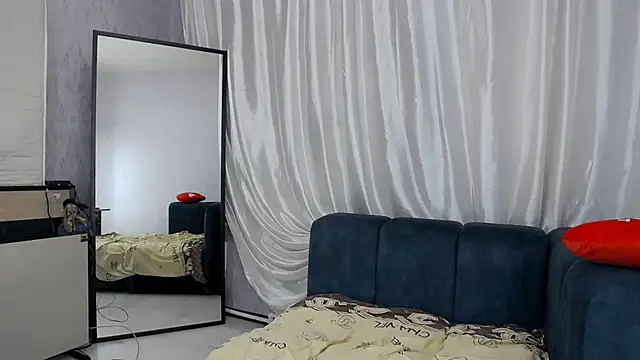 Chat +18 de Holliy_Cooper ao vivo