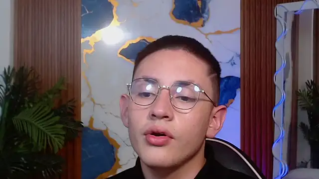 Pertunjukan Kamera Web Andres_Tay