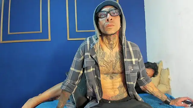 Demon_Rose_: διαδικτυακό σόου στην κάμερα