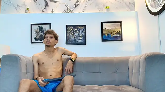 Show webcam de YOUNG_BOYS_HELL