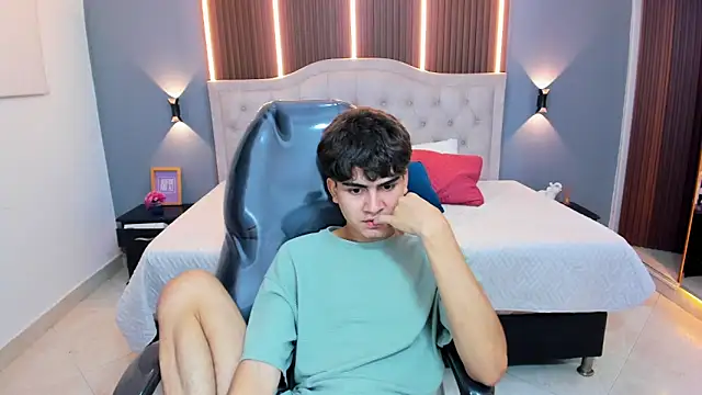 Tommy18__ élő XXX-chatje