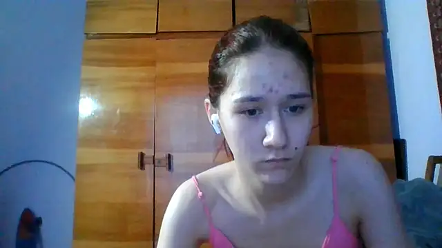 แชท XXX สดของ NickiKisinger